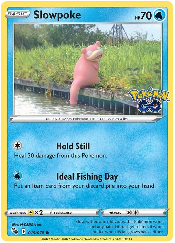 Slowpoke 019/078 Common kaart uit de Pokémon Go set met de aanvallen Hold Still en Ideal Fishing Day