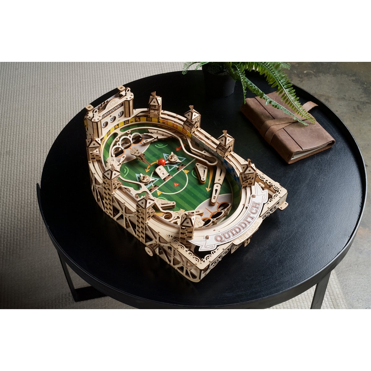 Ugears Harry Potter Quidditch Pinball modelbouw flipperkast met Zweinstein huizen logo's - achteraanzicht