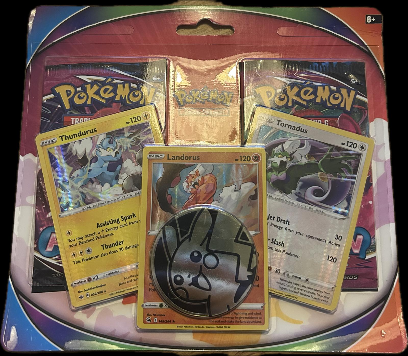 Enhanced 2-Pack Genie Trio met 2 Fusion Strike boosterpacks, drie promo kaarten en Pikachu munt