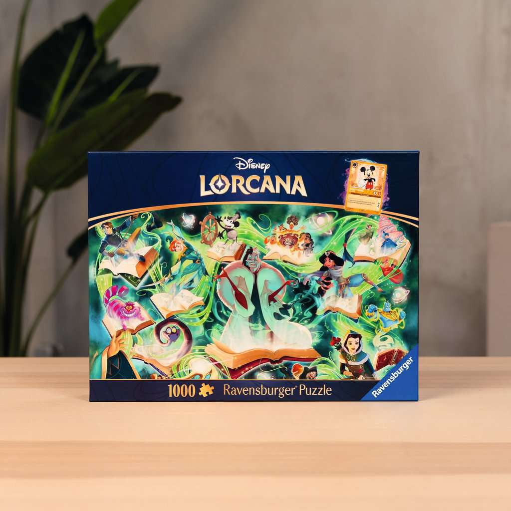 De doos van de Lorcana Emerald puzzel die rechtop op een tafel gepresenteerd staat.