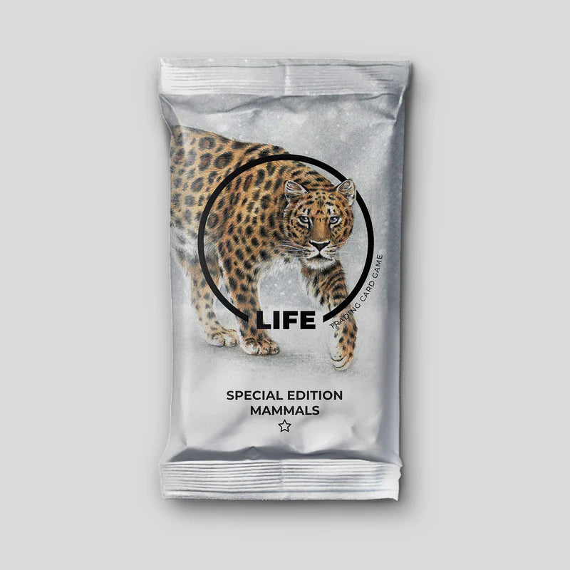 Vooraanzicht van het exclusieve witte Gold Pack met een afbeelding van het Amur Luipaard op de verpakking.
