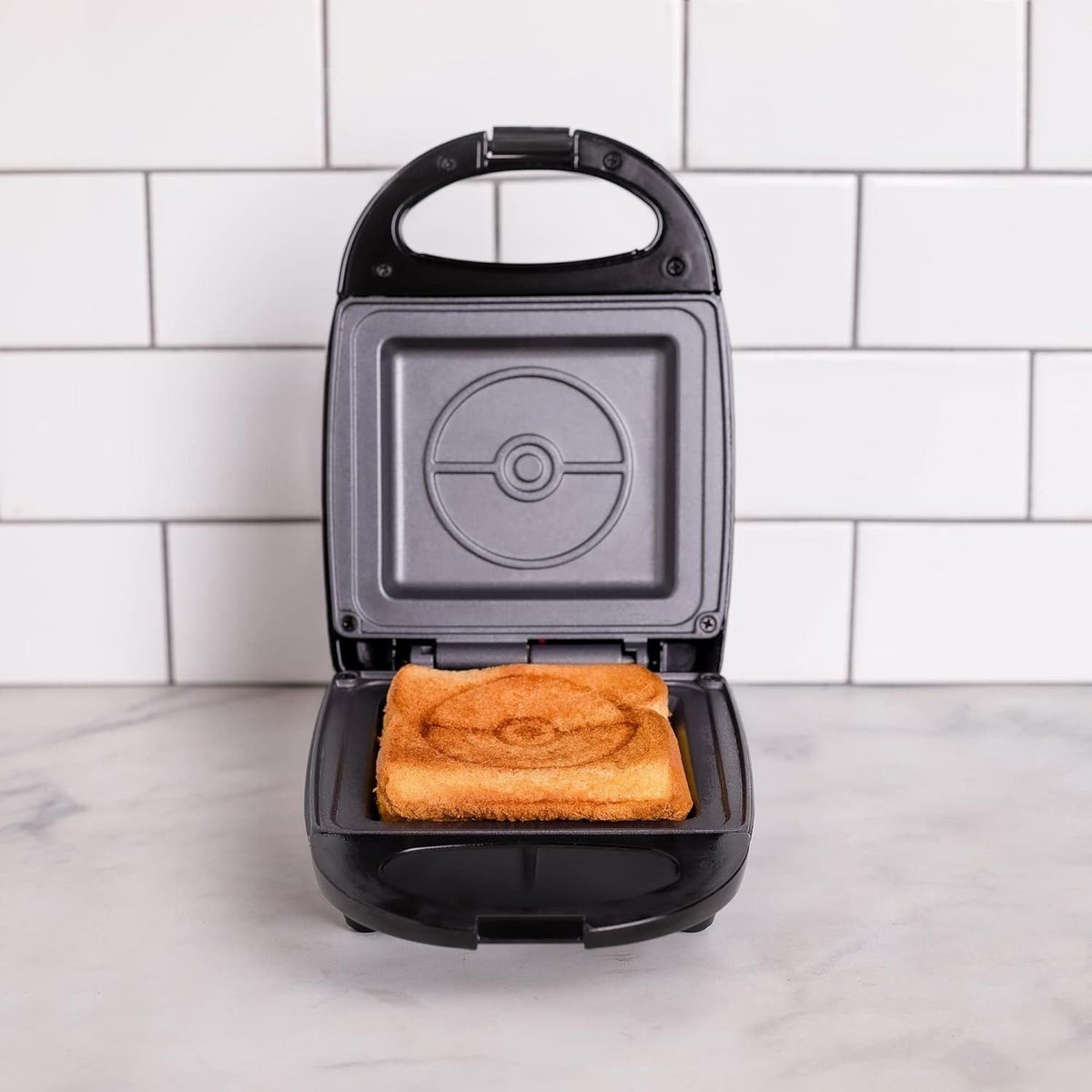 Pokémon Pokéball tosti-ijzer met herkenbaar Pokémon design