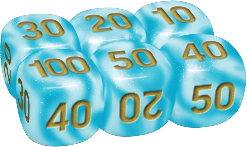 Close-up van de zes zware metalen damage counter dobbelstenen uit de Ultra Premium Collection.