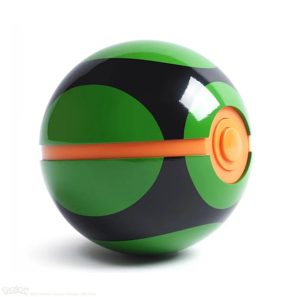The Wand Company Pokémon Dusk Ball Replica in een verlichte presentatiebox met metalen behuizing - zijaanzicht