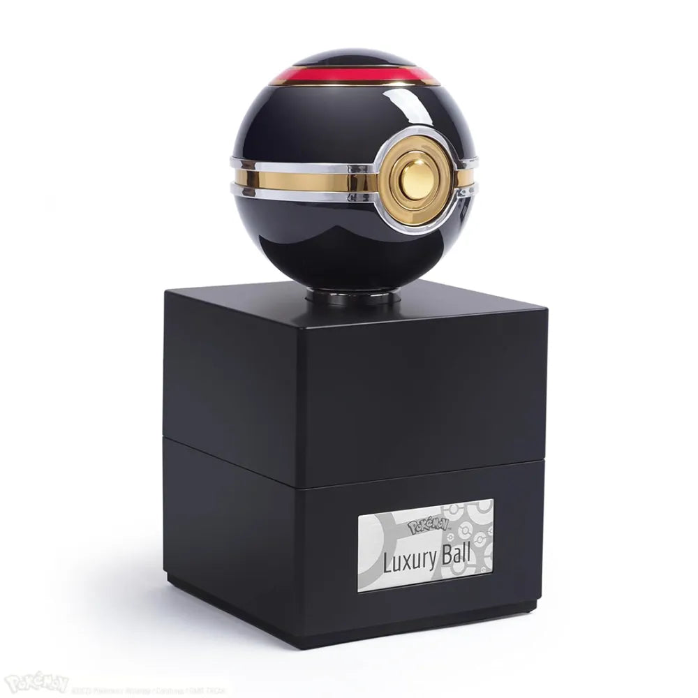The Wand Company Pokémon Luxury Ball Replica in verlichte presentatiecase met metalen afwerking - achteraanzicht
