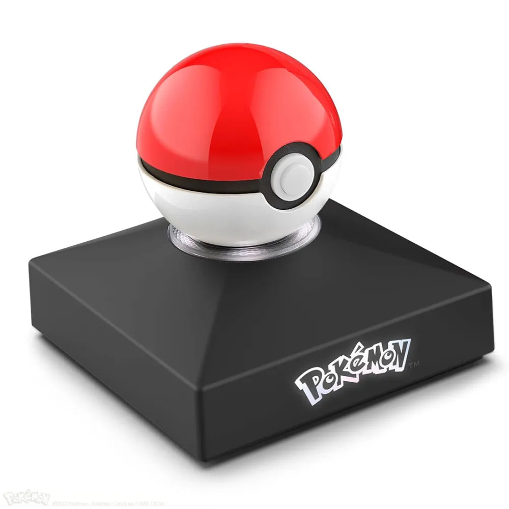 The Wand Company Pokémon Mini Poké Ball Replica gemaakt van metaal met display stand - vooraanzicht