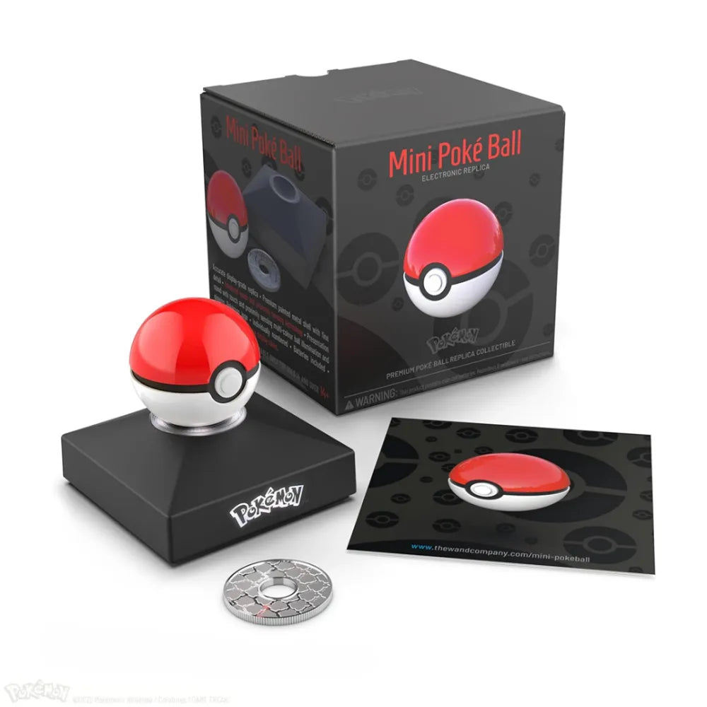 The Wand Company Pokémon Mini Poké Ball Replica gemaakt van metaal met display stand - achteraanzicht
