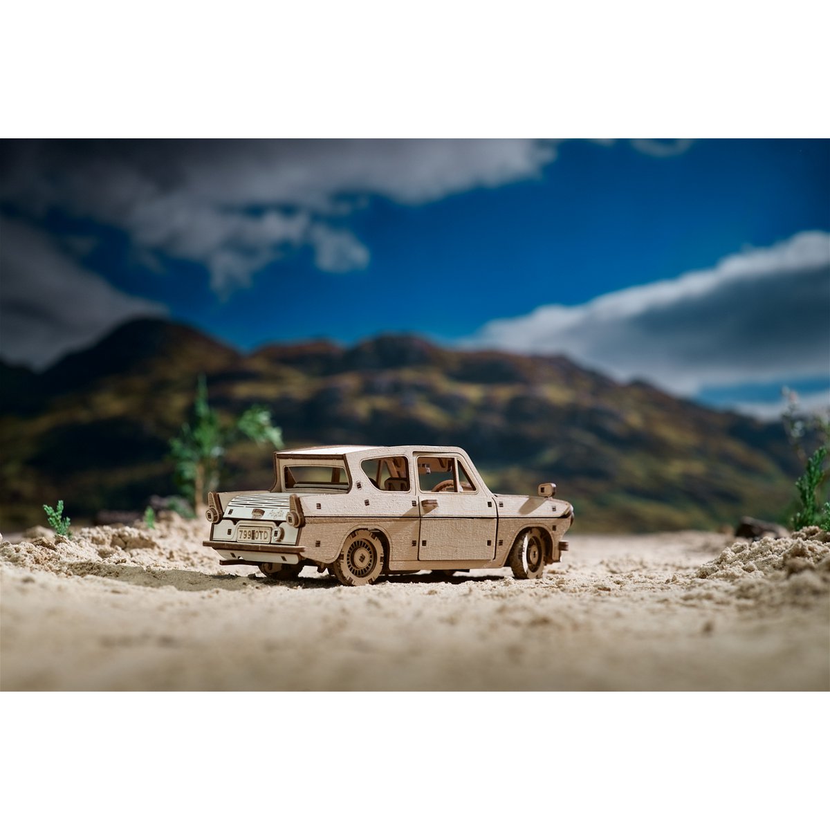 Ugears Harry Potter Flying Ford Anglia houten 3D puzzel modelauto - achteraanzicht