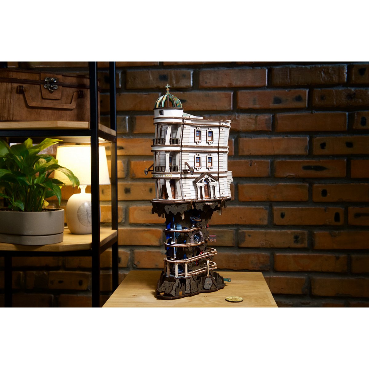 Ugears Harry Potter Gringotts Bank Marble Run houten 3D bouwpakket met knikkerbaan - achteraanzicht