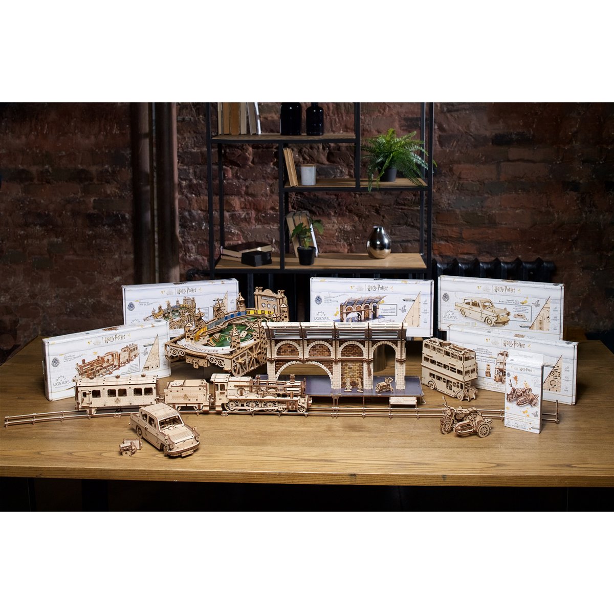 Ugears Harry Potter Quidditch Pinball modelbouw flipperkast met Zweinstein huizen logo's - detailfoto