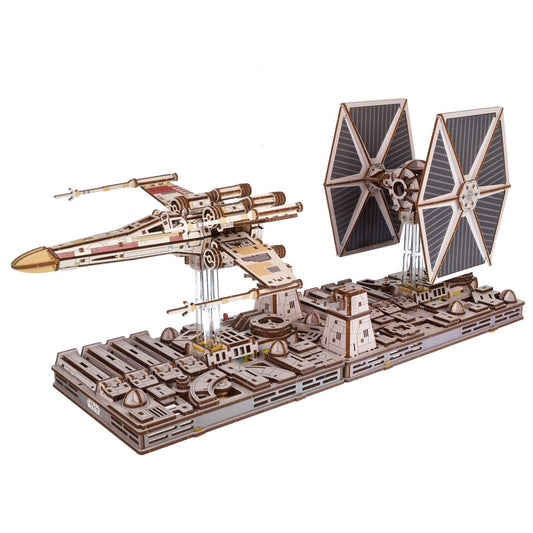 UGears Star Wars TIE Fighter miniatuur bouwpakket verpakking met houten model - vooraanzicht